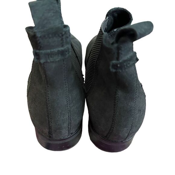 Tom’s black suede booties - Picture 4 of 7